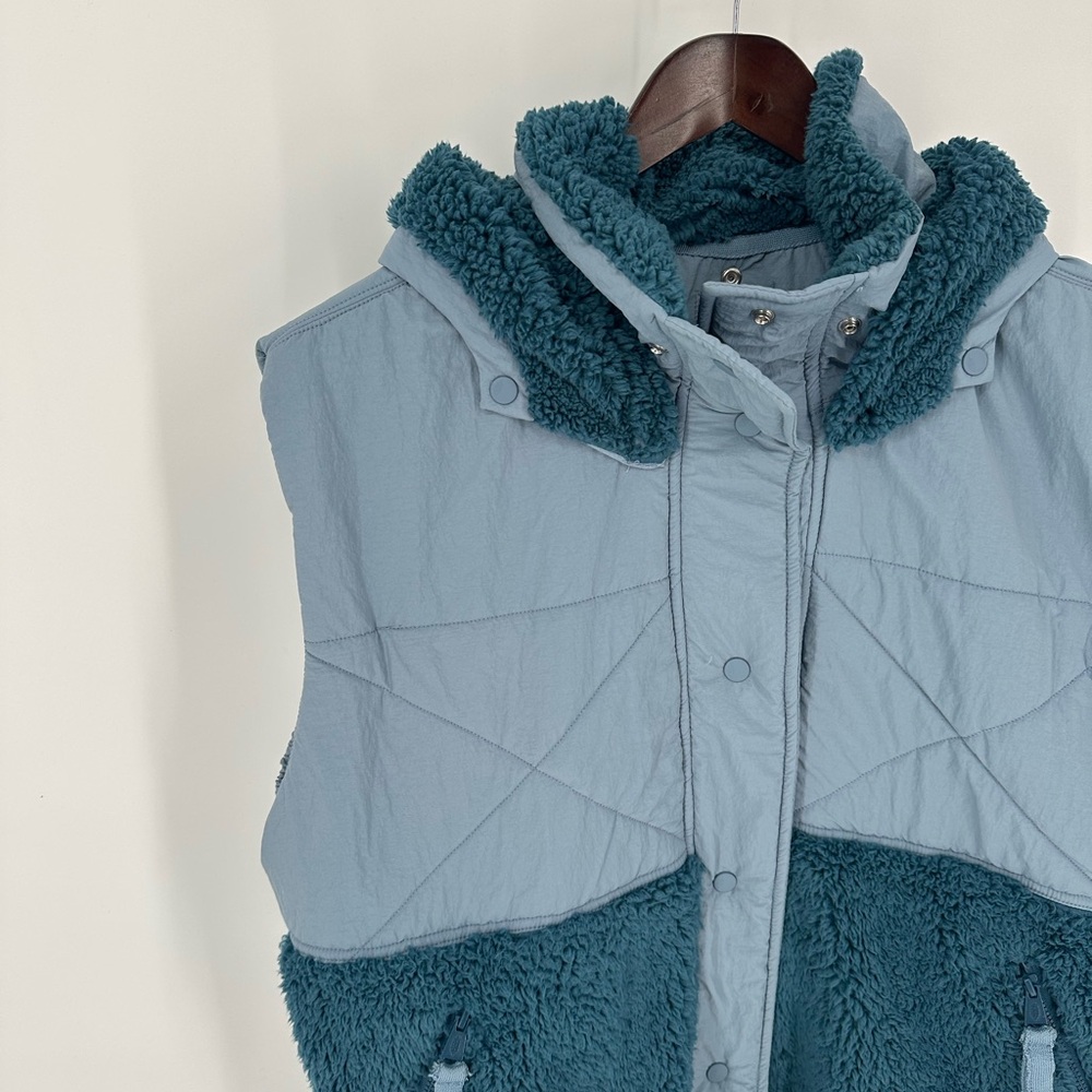 Free People Movement Adventure Awaits Vest Cosmic Sea Blue Size Medium Fleece - Picture 5 of 15
